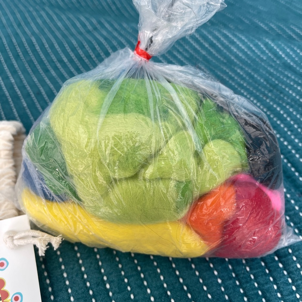 Basic Feltmaking Kit - Cream - Picture 5 of 6